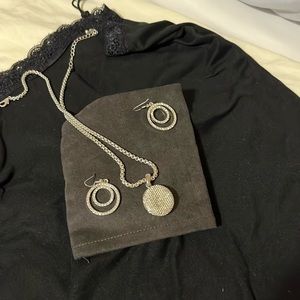 Necklace and earring set